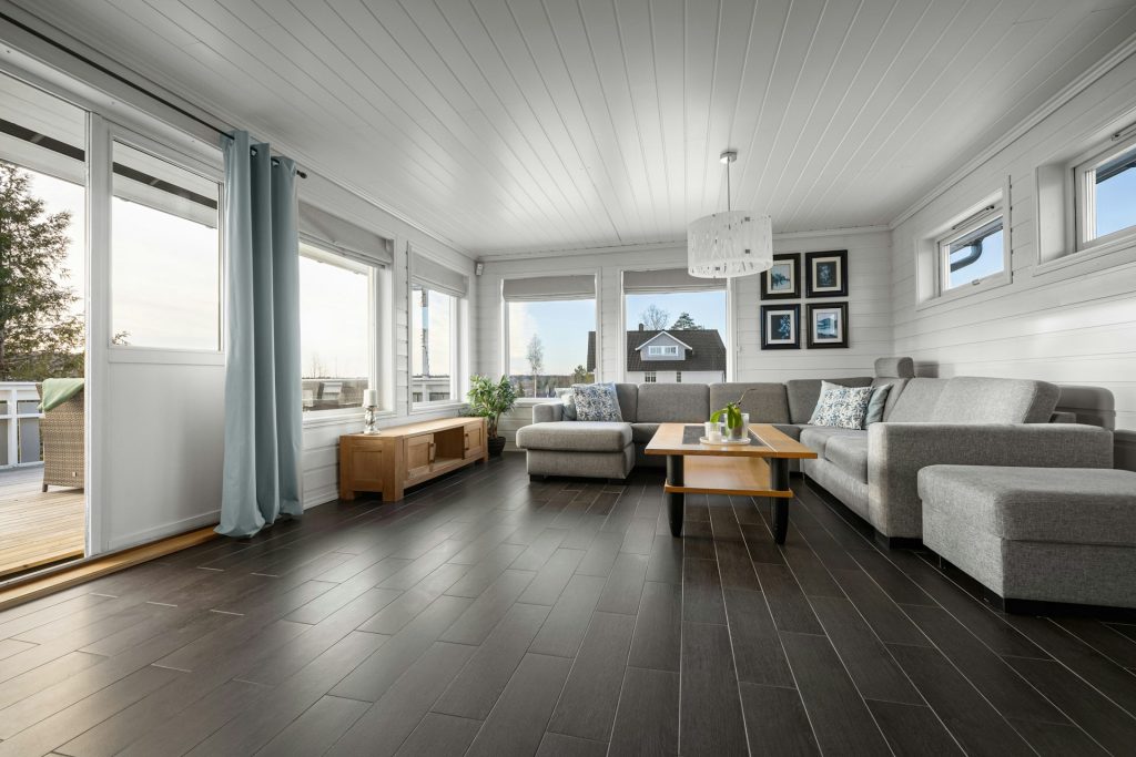 Home Lisa Anna EgUaZu3mbMA Unsplash 1024x683
